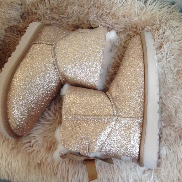 New UGG Mini Bailey Bow Gold Ankle Boots - Picture 6 of 8